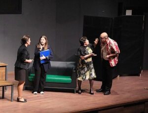 Dikili’de 27 Mart Dünya Tiyatro Günü Coşkusu