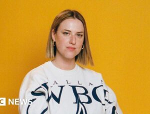 Director couldn’t get Jamie Oliver angry for CMAT music video