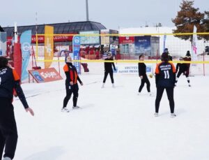 Erciyes’te Kar Voleybolu Heyecanı Yaşandı