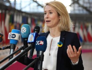 EU foreign ministers vow to protect citizens but refuse to back regime change in Iran