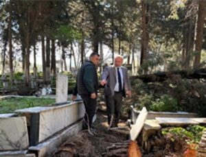 Fırtınadan etkilenen mezarlıklara süratli müdahale