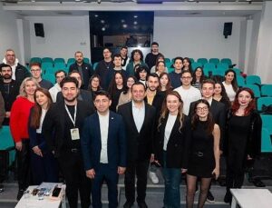 Gençler ‘Hibrit Meslek Zirvesi’ için Konak’ta bir ortaya geldi