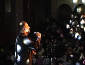 Gönüllere Dokunan İlahileriyle Hasan Bayar Sahne Aldı