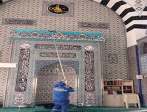 İzmir’in mescitlerinde bayram paklığı