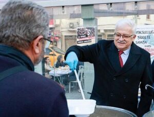Kadir Gecesi İftarında Burhaniyeliler Cumhuriyet Meydanı’nda Buluştu