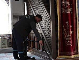 Kartepe’de Mescitlerde Bayram Mesaisi