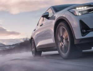 Kış Sürüşünde Yeni Dönem: Nokian Tyres’tan Sıcaklığa Göre Uyarlanabilen Çivili Lastik