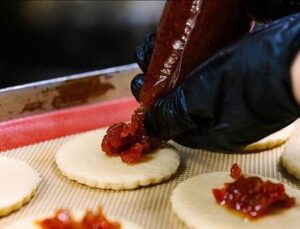 Kolunda Çürüyen Değil, Sofraya Ulaşan Rahmet: Balçova Belediyesinden Türkiye’ye örnek bir Dayanışma Kıssası