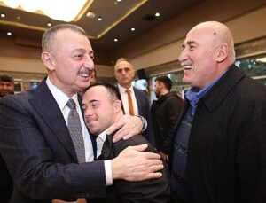 Lider Büyükakın afet gönüllüleri ile iftar yaptı