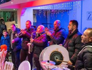 Lider Eşki Makedonya göçmenlerinin iftar sofrasına konuk oldu