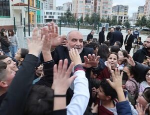 Lider Sandıkçı’ya Sevgi Seli: Öğrencilerin İftar Sevincine Ortak Oldu 