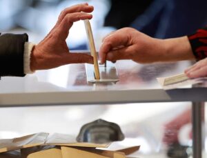Major cities see close first round results in French local elections