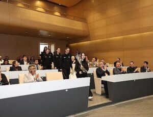 Nilüfer’in genç atletleri muvaffakiyetlerini belediye meclisinde paylaştı