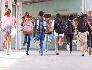 Okullar tatilde çocuklar sohbette