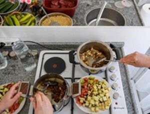 Sağlıklı sofralar, güçlü bayanlar: Mahalle Mutfağı açıldı