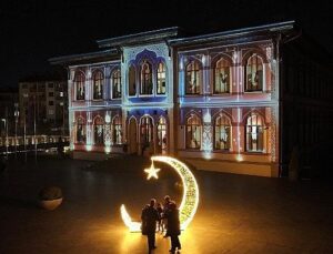 Siyer Standı ve Kutsal Emanetler Standı Kadir Gecesi’nde Doldu Taştı