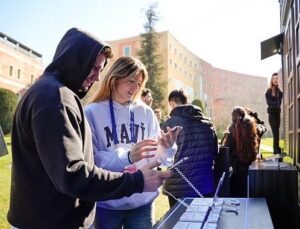 Üniversite yerleşkelerinde Galaxy AI tecrübesi: Galaxy Intelligence Hunt başladı