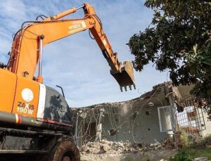 Vatandaş istedi, Yenişehir Belediyesi yıktı