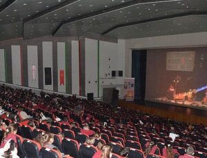 1. Lefkoşa Çocuk Tiyatrosu Şenliği “Sesler Ülkesi” Oyunuyla Başladı