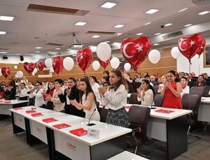 23 Nisan ruhu Bornova’da çocukların sesiyle yükseldi