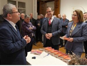 Acar’ın kaleme aldığı “Kocaeli Kandıra Halk Kültürü Kitabı” tanıtıldı; “Manavların” kültür hafızası bu kitapta toplandı