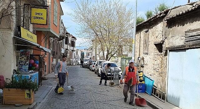 Ayvalık’ta Paklık Seferberliği Sürüyor