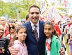 Balçova’da 23 Nisan Coşkusu Doruğa Ulaştı: Meydanlar Çocukların Sevinciyle Doldu