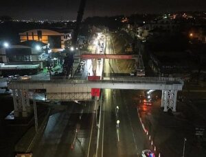 Başiskele Kavşağı’nda ’78 tonluk’ gece mesaisi