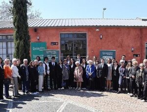 “Bir Tuval İki Nesil” fotoğraf standı Urladam’da ziyarete açıldı