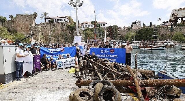 Büyükşehir’den Yat Limanı’nda deniz taban paklığı