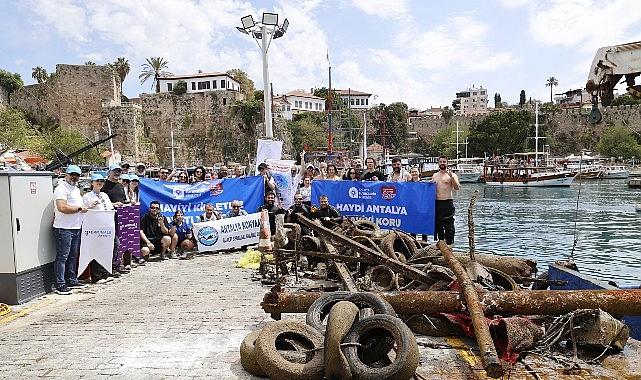 Büyükşehir’den Yat Limanı’nda deniz taban paklığı