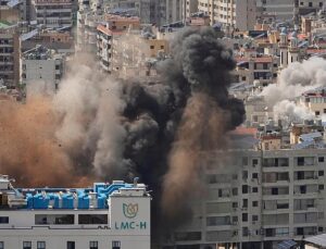 Ceasefire threatened as Iran closes strait again and Trump warns US troops to remain