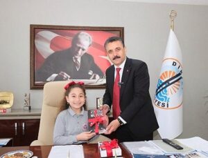 Dikili’de 23 Nisan Coşkusu Sokaklara Taştı