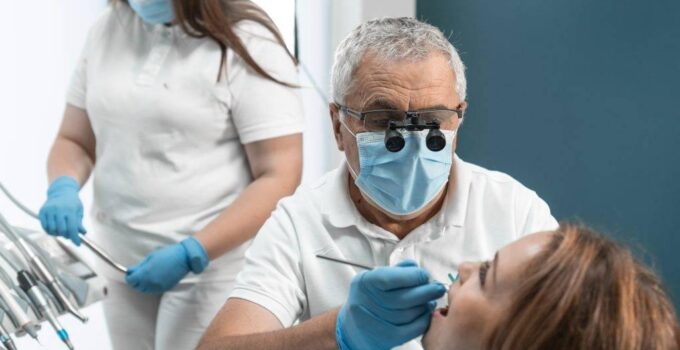 Diş Hekimliğinde Uzmanlık Çıkmazı: “Kadro Bekliyoruz, Uzmanlık Artık Sığınak Değil!”