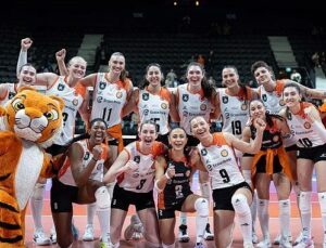 Eczacıbaşı Dynavit Vodafone Sultanlar Play-off 3-4 etabının birinci maçında galip