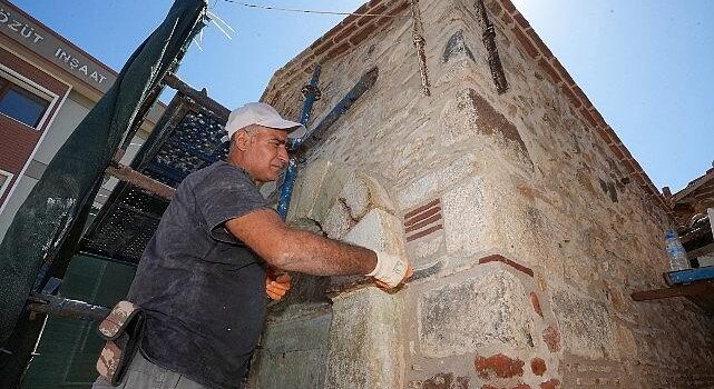 Gaziemir’in tarihi Çift Çeşme’si aslına uygun formda yenileniyor