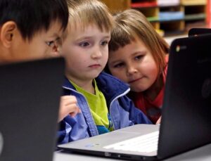 How does the EU protect minors online? Ask the Euronews AI chatbot