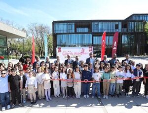 İnegöl’ün Küçük Sanatkarlarının Yapıtları 23 Nisan Özel Standında Görücüye Çıktı