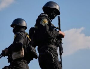 Iran defies US deadline to reopen Strait of Hormuz as Trump threatens infrastructure strikes