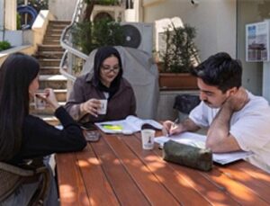 İzmir’in kütüphaneleri gençlere “iyi geldi”