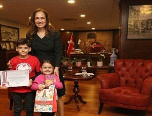 Karşıyaka Belediyesi yılın kitap tutkunlarını seçti