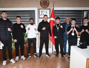 Kick Boks atletleri muvaffakiyetlerini Lider Topaloğlu ile paylaştı