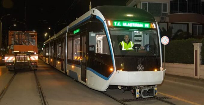 Kocaeli’nde Tramvayların 5’i Bir Yerde, Ulaşım Hızlı ve Güvende