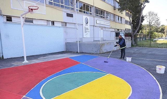 Konak’ta ‘renkli dokunuş’ okul bahçelerine de geldi