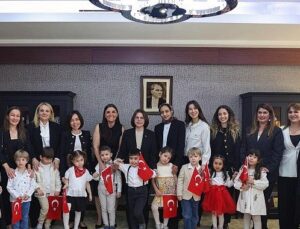Kreş öğrencilerinden lider Köymen’e 23 Nisan ziyareti