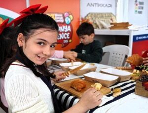 Kruvasan süsleme atölyesinde renkli anlar