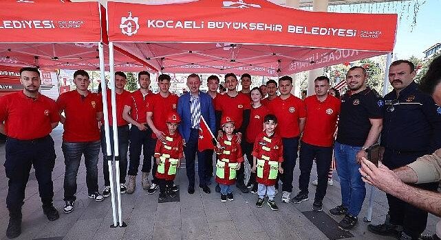 Lider Büyükakın’a çocuklardan sevgi seli