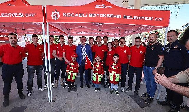 Lider Büyükakın’a çocuklardan sevgi seli