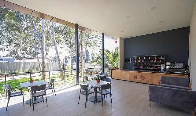 Lider Keyifli Ferdi Zeyrek Gençlik Merkezi’nde gençlerle buluştu