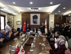 Lider Özarslan 23 Nisan’da Makamını Şehit Oğlu Taha Burak Çakır’a Devretti